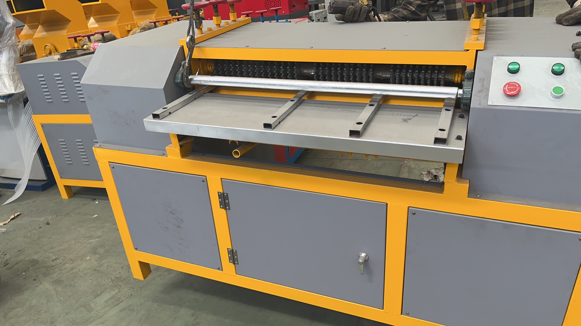 盈科生产散热片拆解机